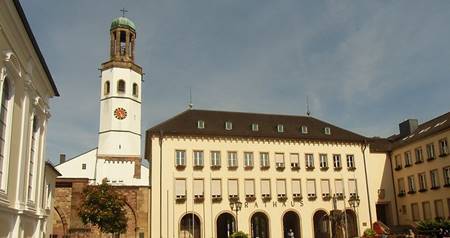 Frankenthal Zwölf-Apostel-Kirche und Rathaus am Marktplatz