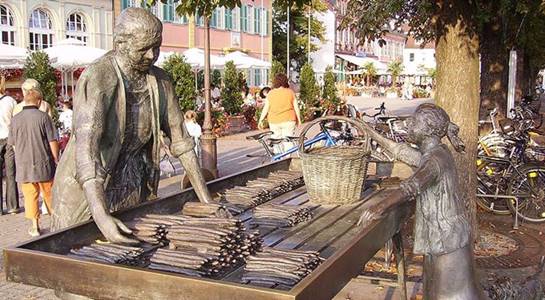 Schlüsseldienst Schwetzingen vor Ort am Spargeldenkmal
